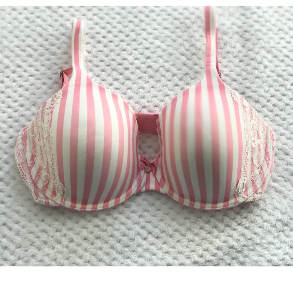 Size 36D. Perfect Coverage. Victoria Secret bra